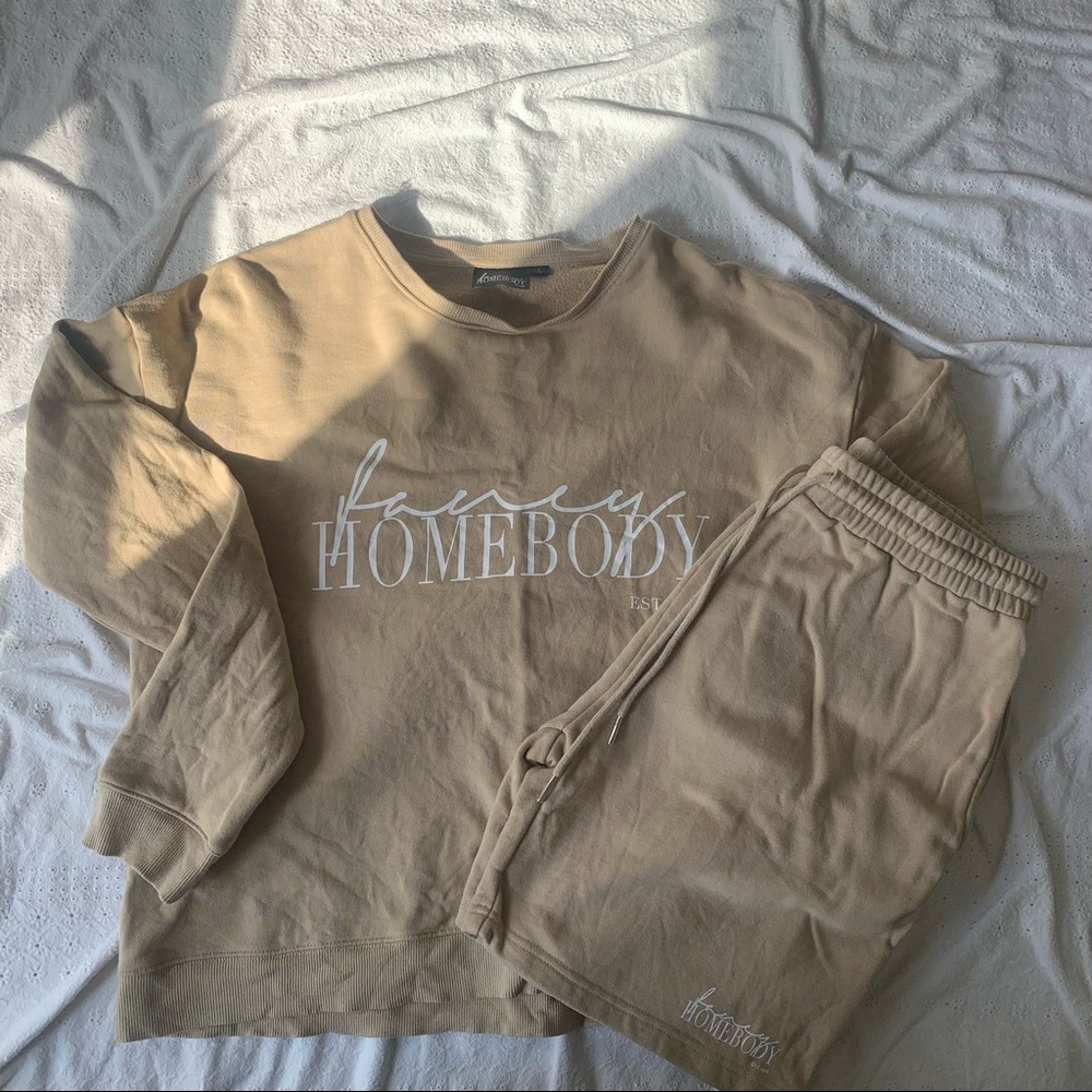 Fancy Homebody Signature Luxe Crewneck Short Set in Camel in Sz. Large